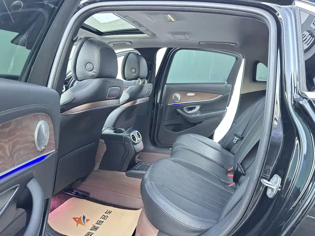 Mercedes-Benz E-Class — миниатюра 10
