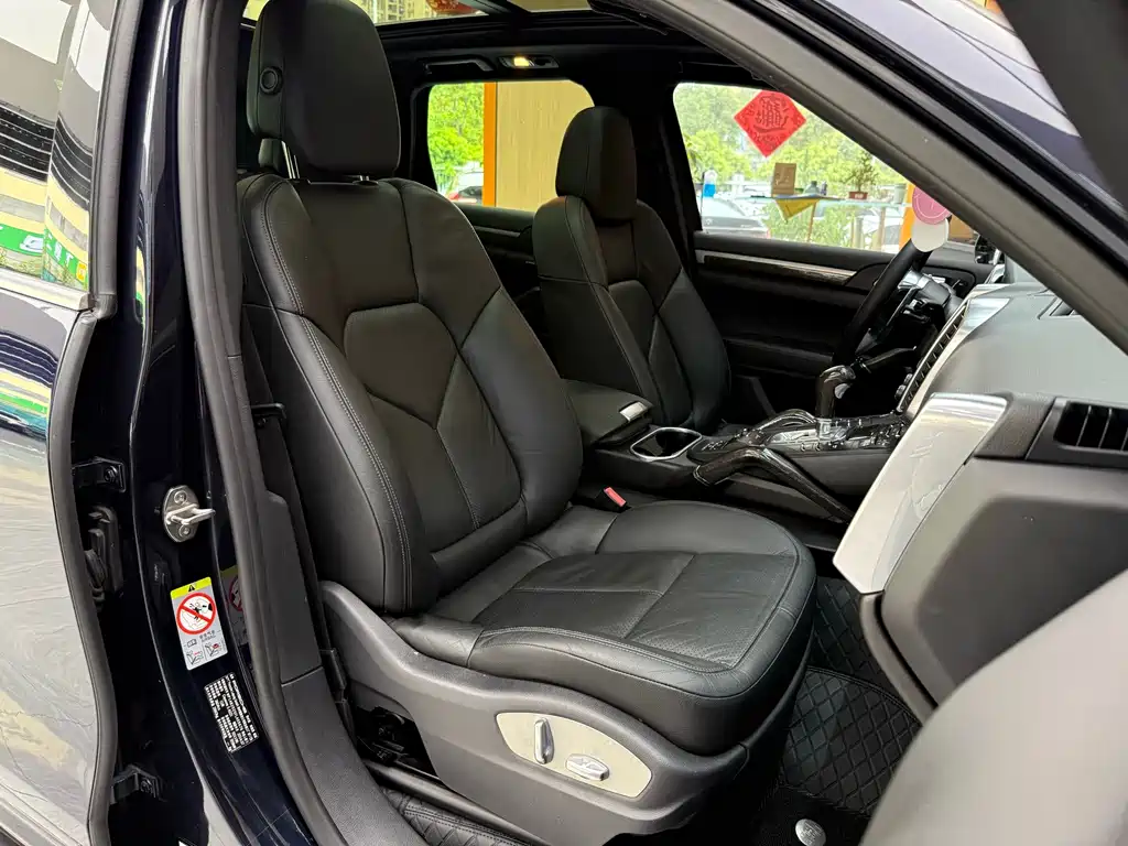 Porsche Cayenne — миниатюра 25