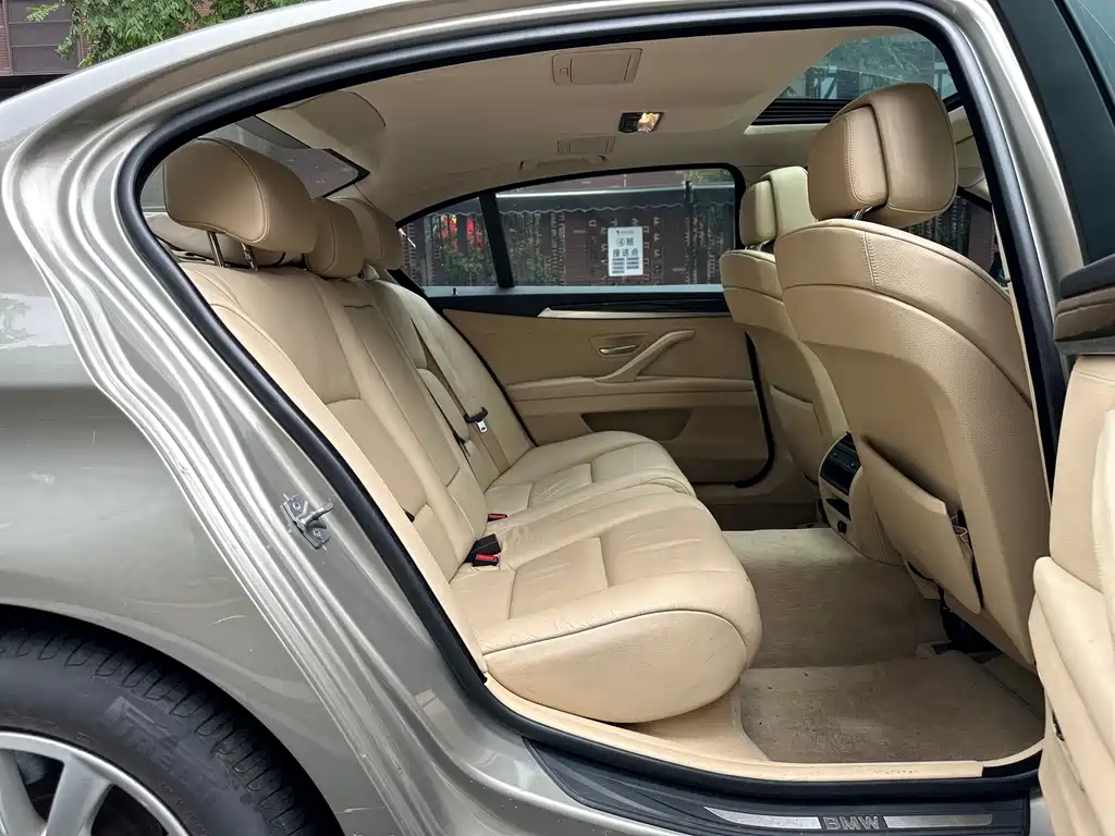 BMW 5 Series — миниатюра 13