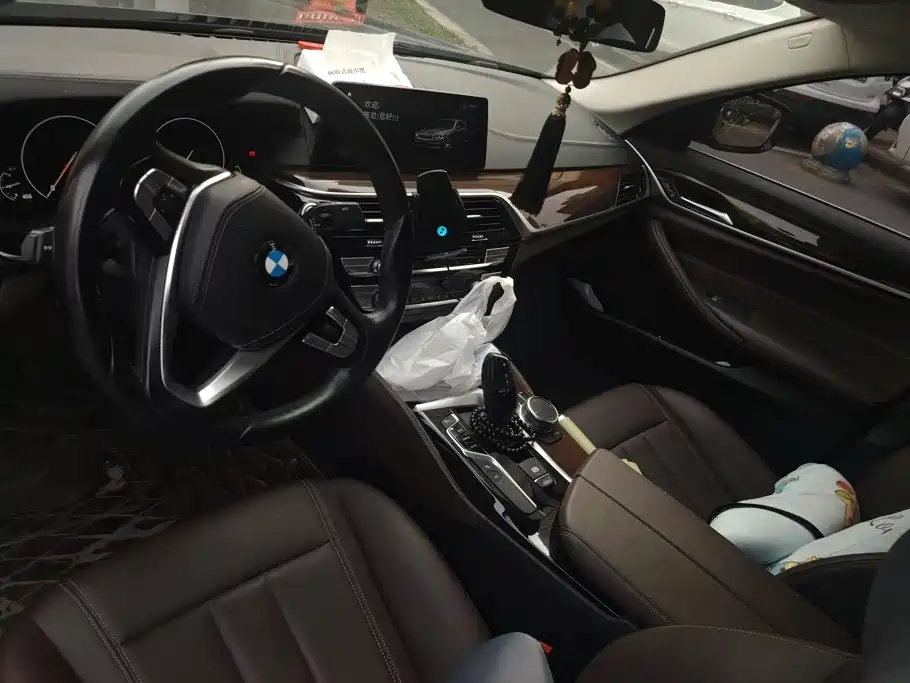 BMW 5 Series — миниатюра 12