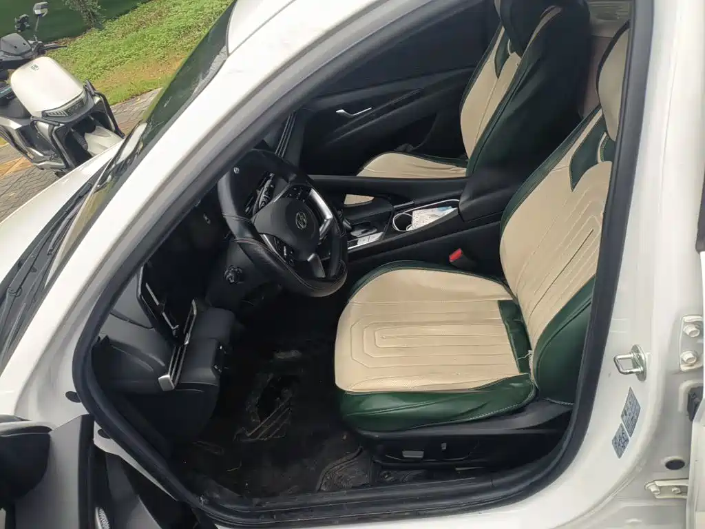 Hyundai Elantra — миниатюра 11