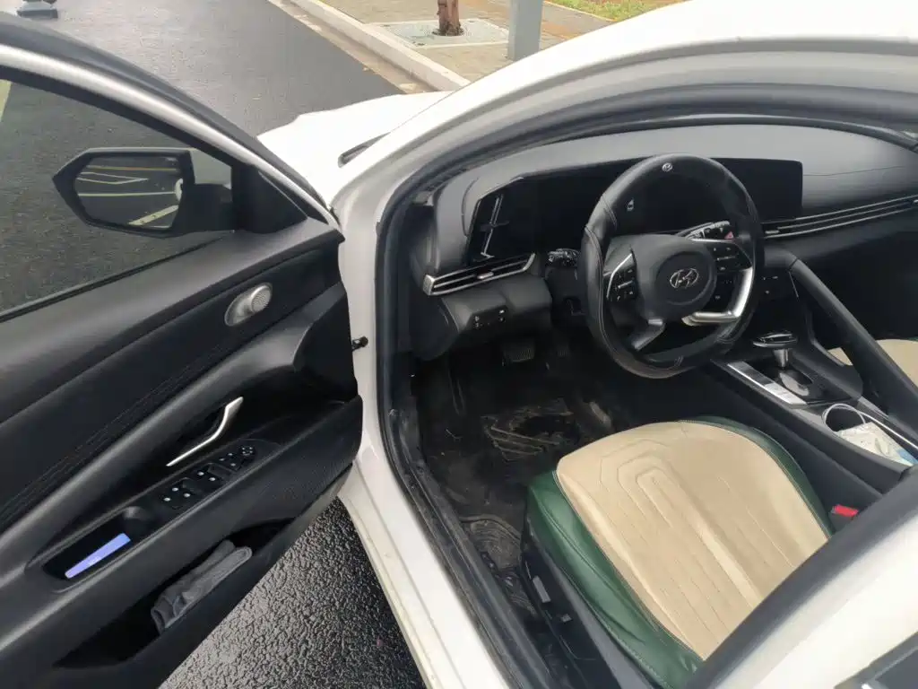 Hyundai Elantra — миниатюра 12