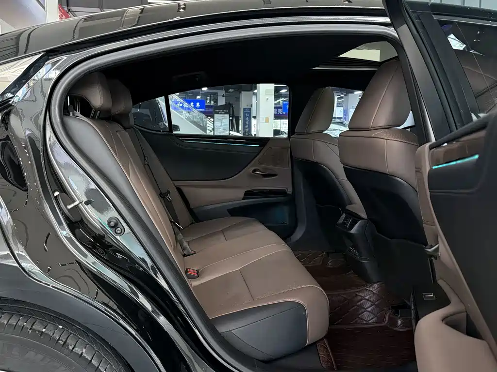 Lexus ES — миниатюра 11