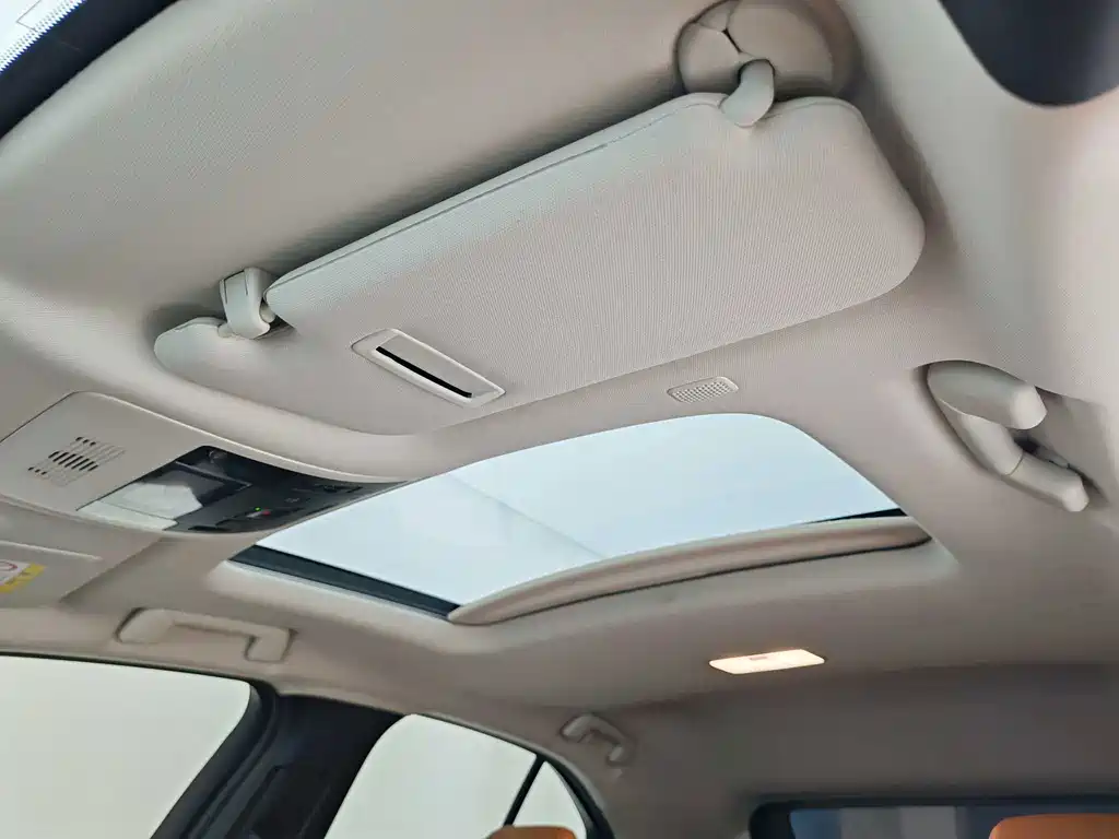 Lexus UX New Energy — миниатюра 15