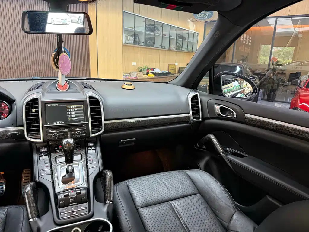 Porsche Cayenne — миниатюра 22