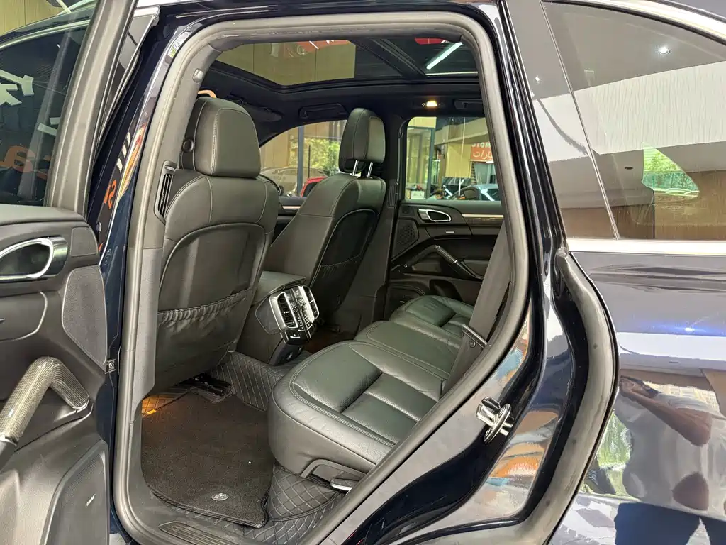 Porsche Cayenne — миниатюра 28