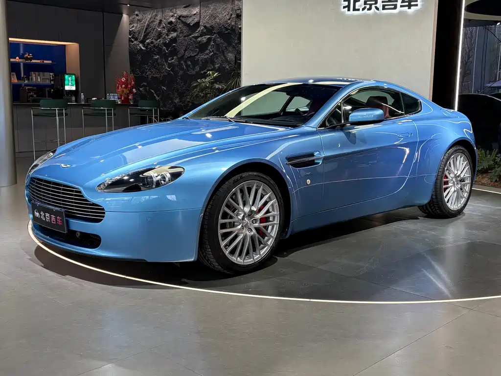 Aston Martin V8 Vantage 2010
