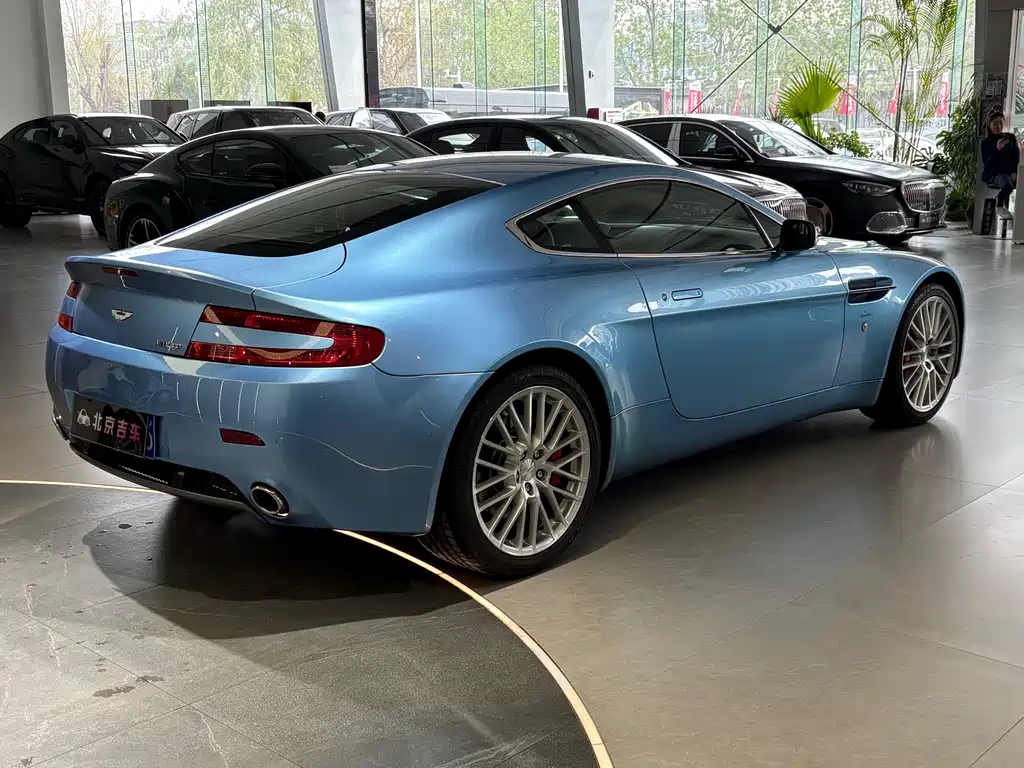 Aston Martin V8 Vantage 2011 4.7L Sportshift Coupe