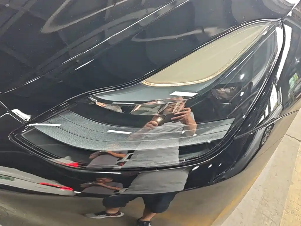 Tesla Model Y — миниатюра 24