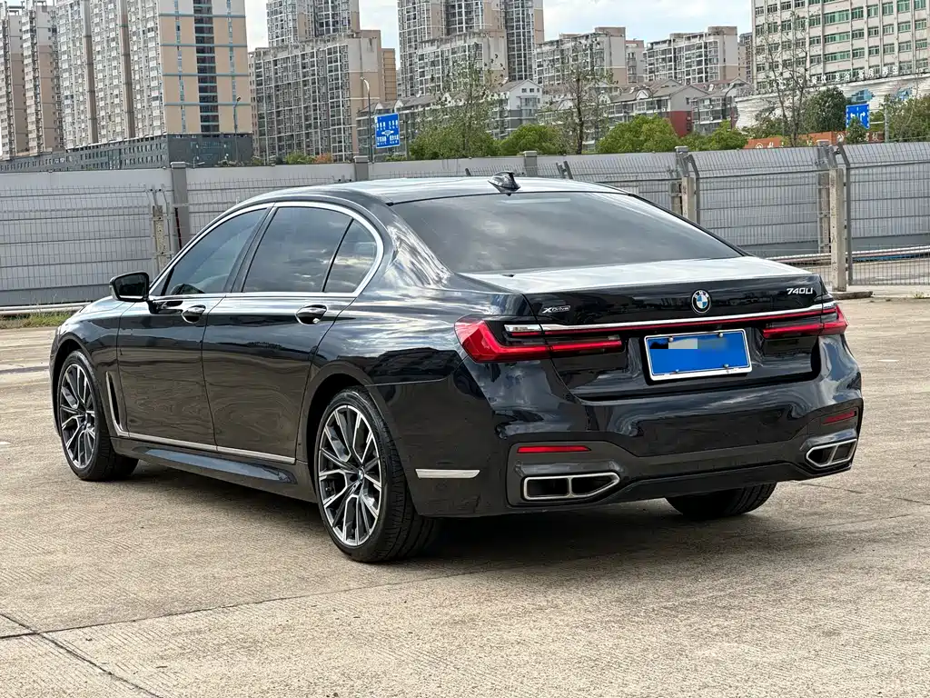 BMW 7 SERIES