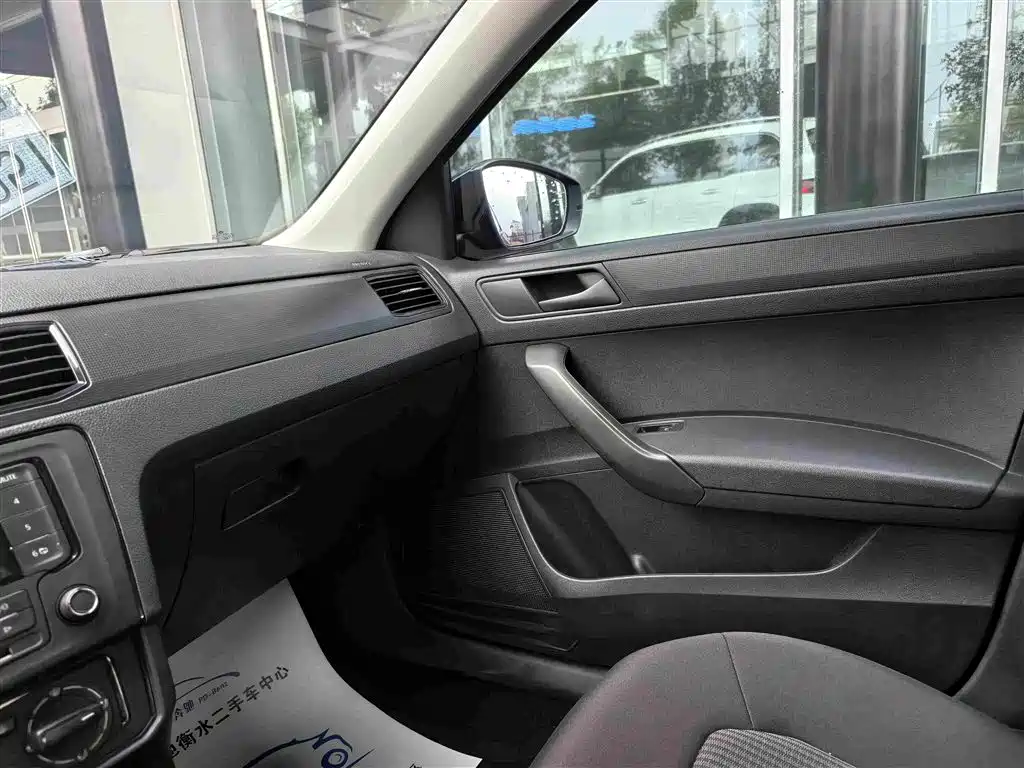 Volkswagen Santana — миниатюра 6