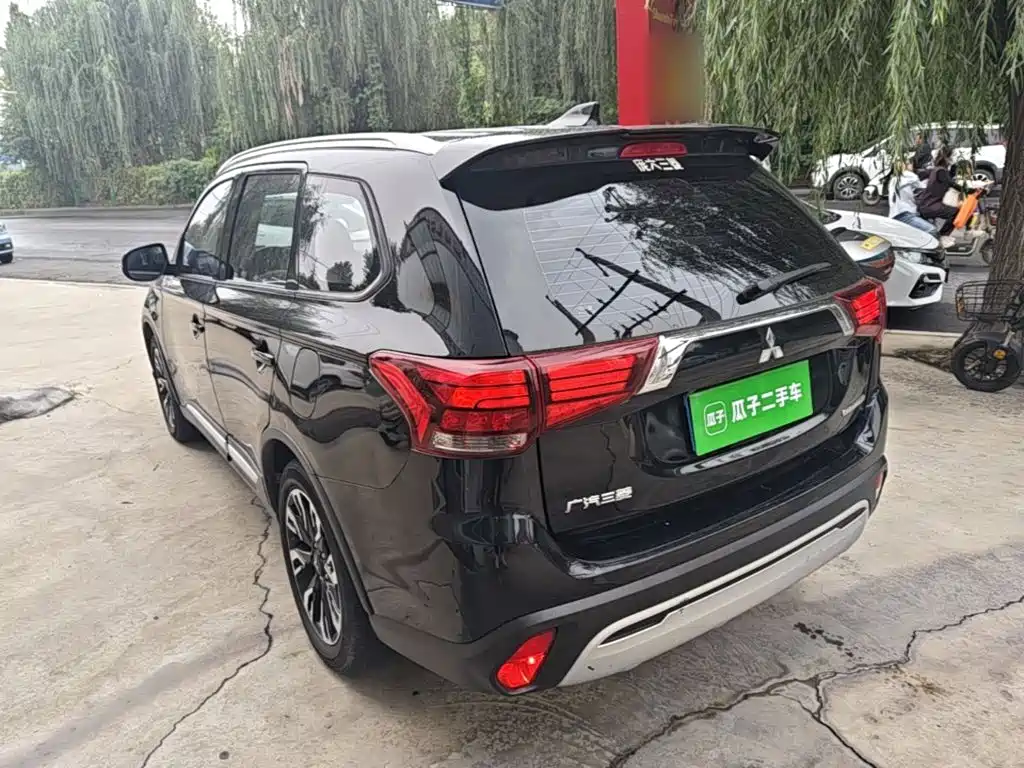 Mitsubishi Outlander — миниатюра 5