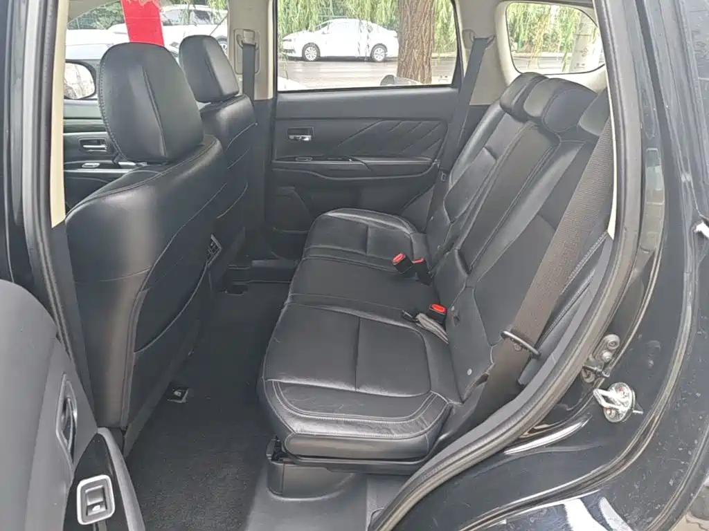 Mitsubishi Outlander — миниатюра 17