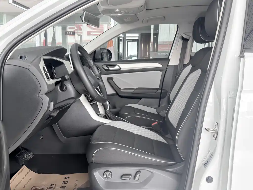 Volkswagen T-Roc — миниатюра 4