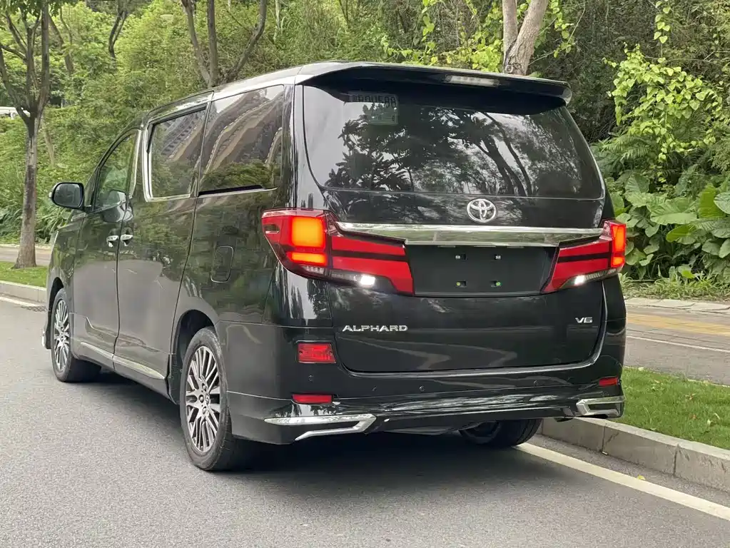 Toyota Alphard 2012 3.5L Luxury