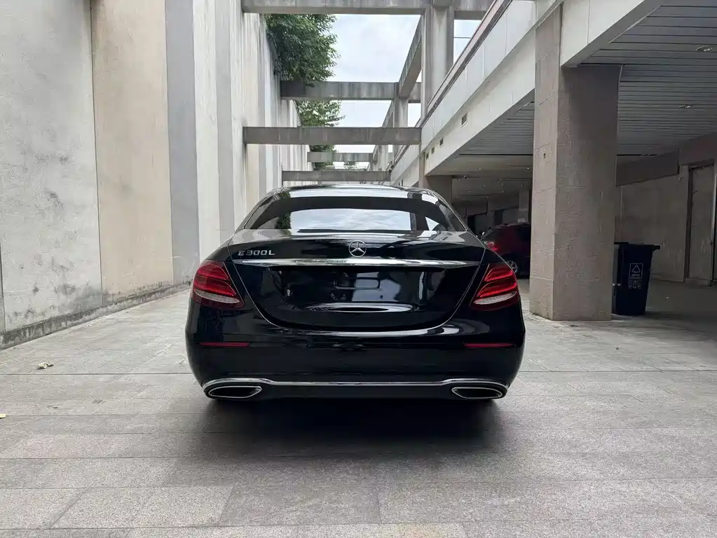 Mercedes-Benz E-Class — миниатюра 5