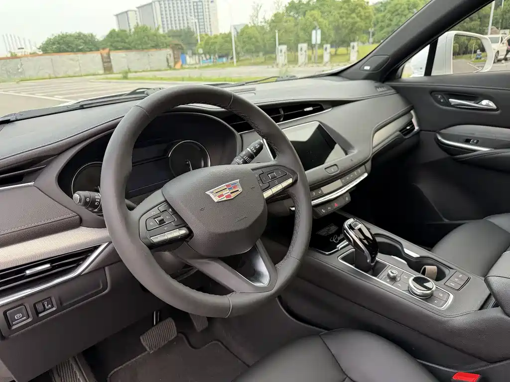 Cadillac XT4 2021 28T Lead