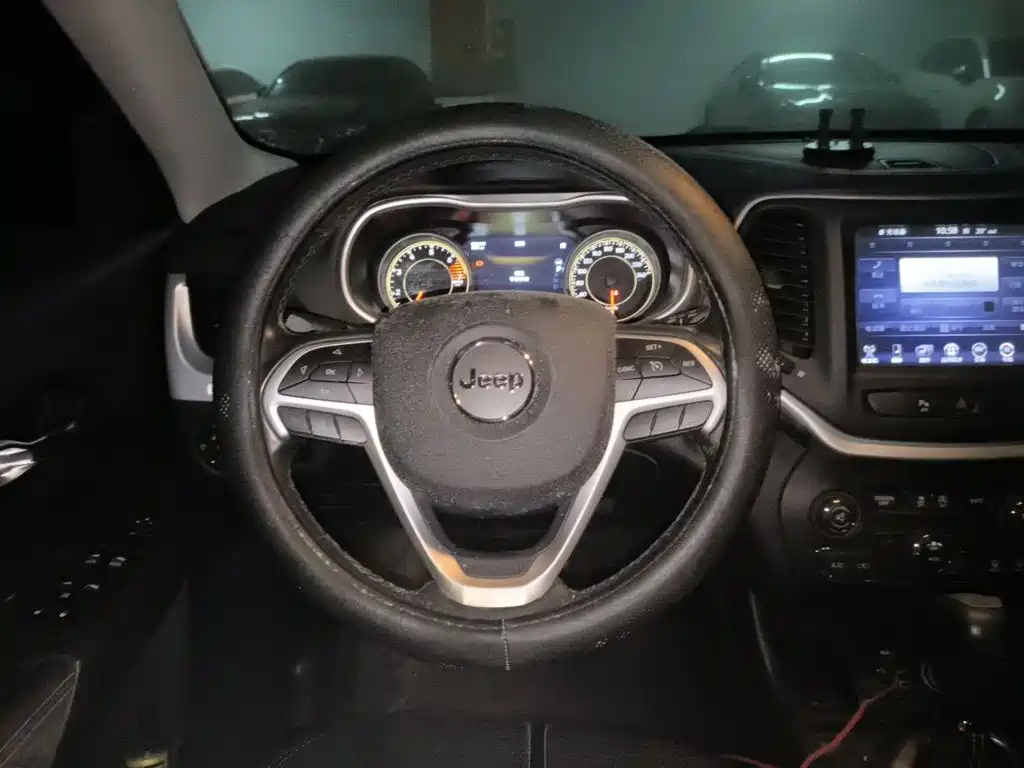 Jeep Cherokee — миниатюра 6