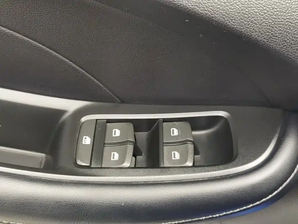 Roewe i5 — миниатюра 9