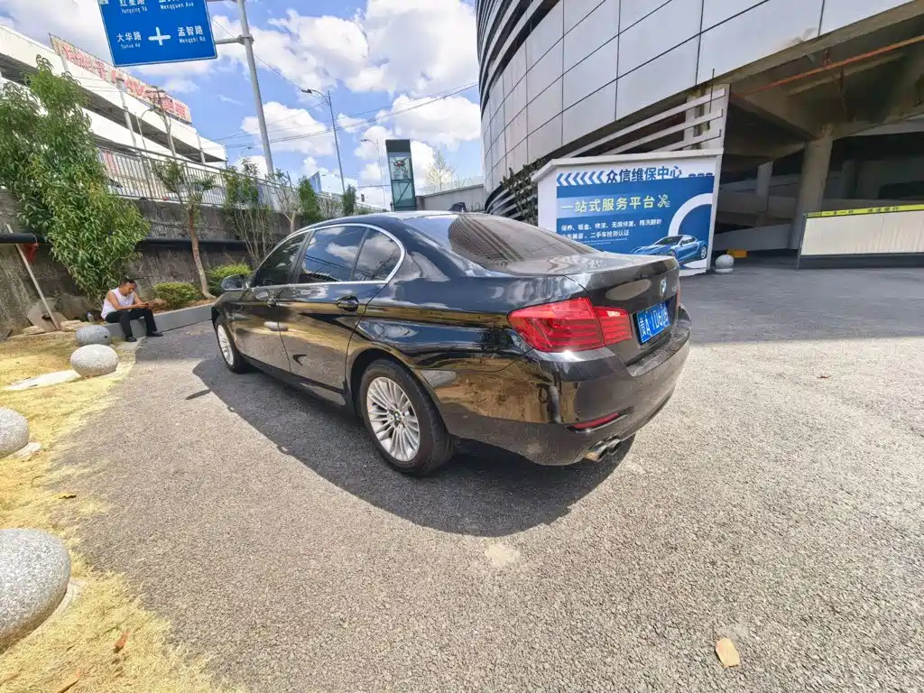 BMW 5 Series — миниатюра 5