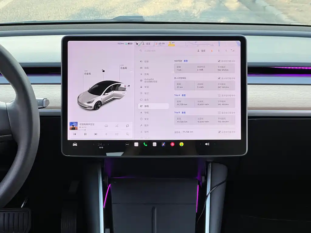 TESLA MODEL 3