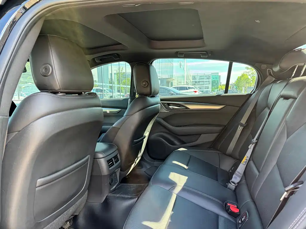 Cadillac CT5 — миниатюра 8