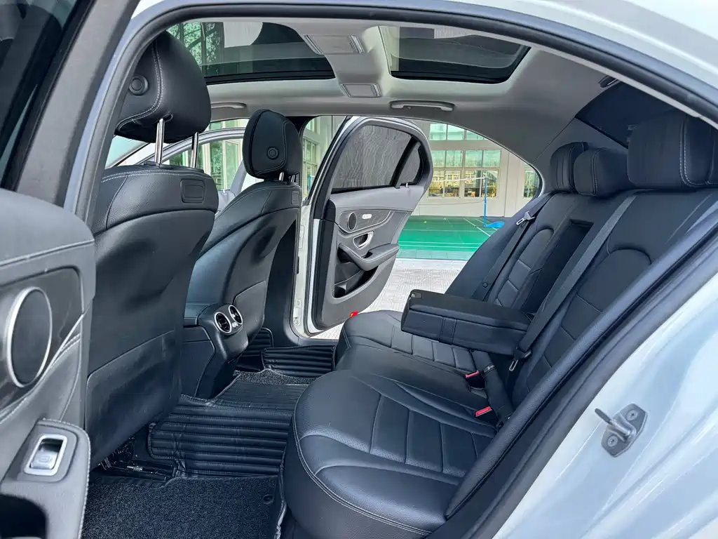 Mercedes-Benz C-Class — миниатюра 10