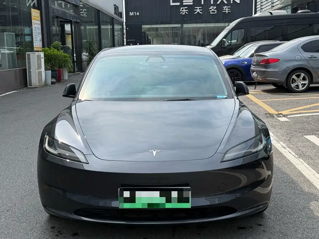 Tesla Model 3 — миниатюра 2