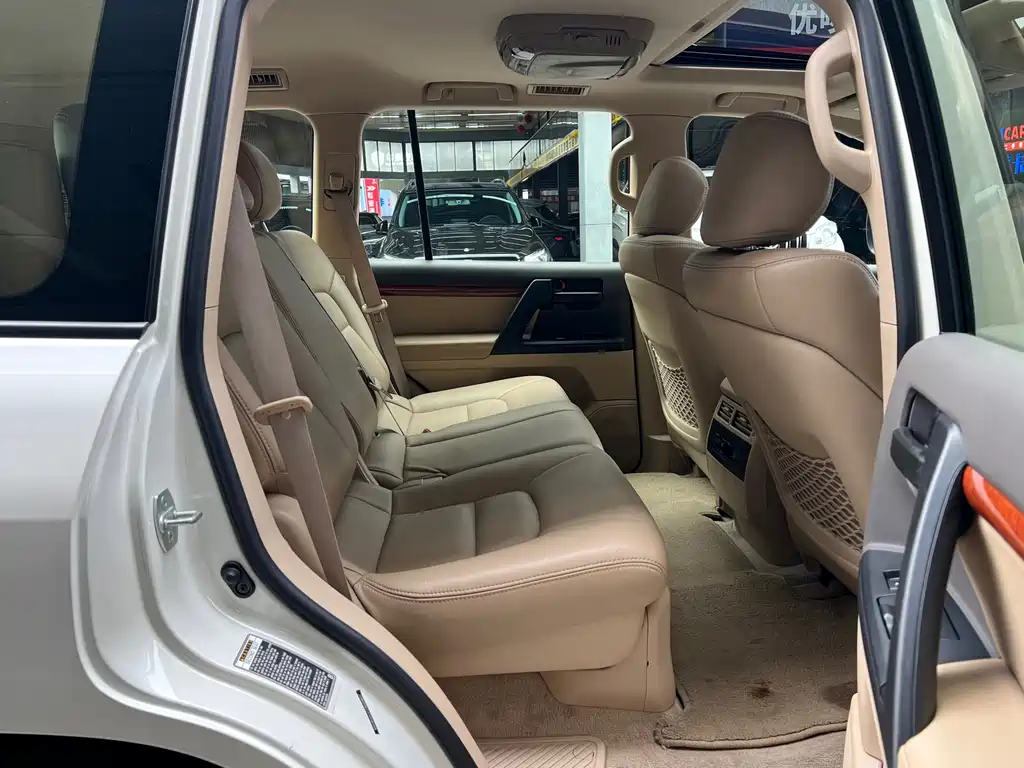 Toyota Land Cruiser 4.6L V8 Middle East Limited Edition, фото 19