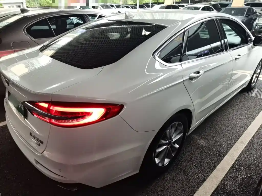 Ford Mondeo — миниатюра 7