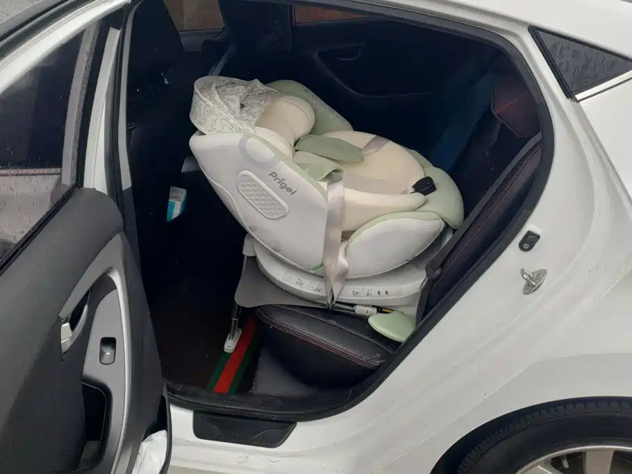 Hyundai Elantra Langdong — миниатюра 11