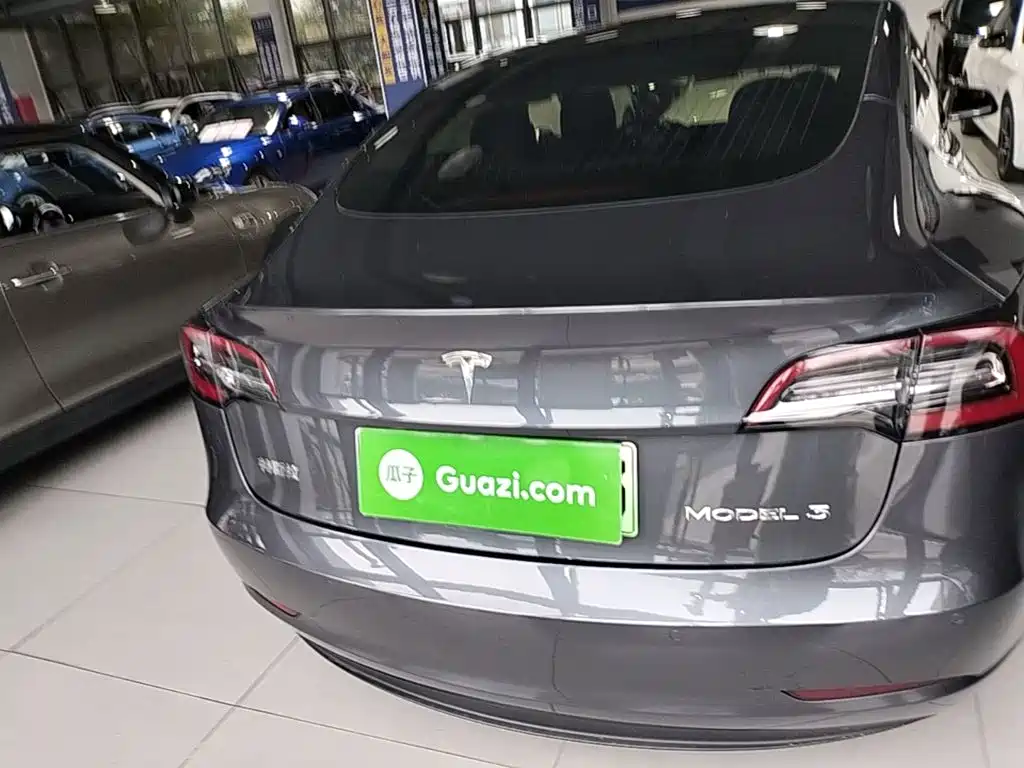 Tesla Model 3 — миниатюра 6