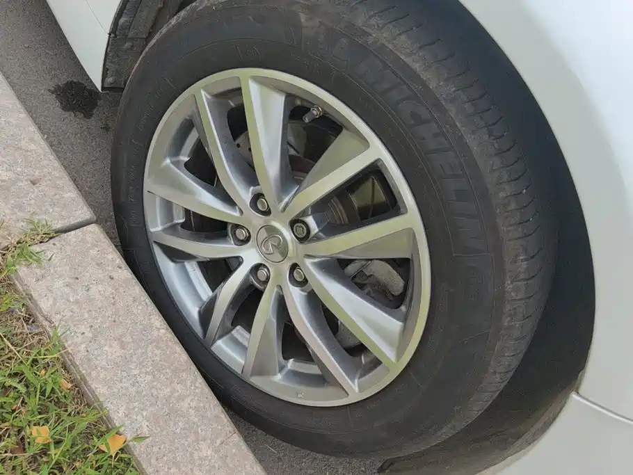 Infiniti Q50L — миниатюра 6