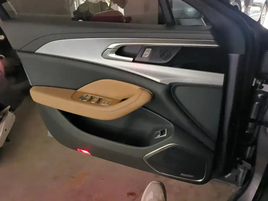 Hongqi Hongqi H5 — миниатюра 7