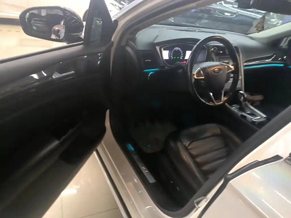 Ford Mondeo — миниатюра 12