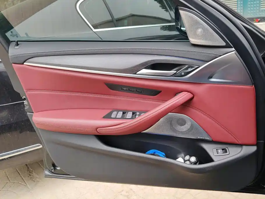 BMW 5 Series — миниатюра 7