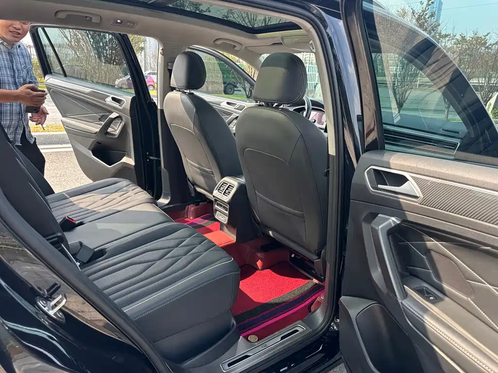 Volkswagen Tiguan L — миниатюра 9