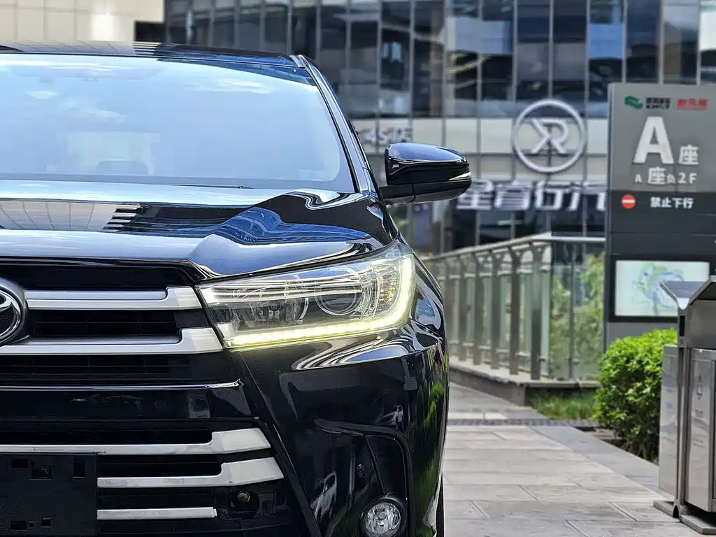 TOYOTA HIGHLANDER
