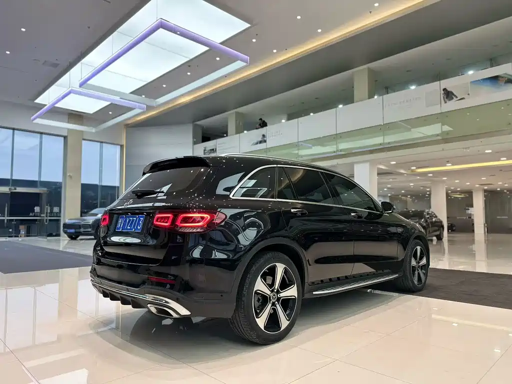 MERCEDES-BENZ GLC