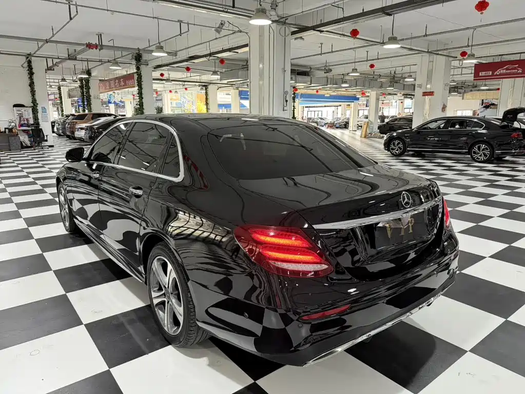 Mercedes-Benz E-Class — миниатюра 7