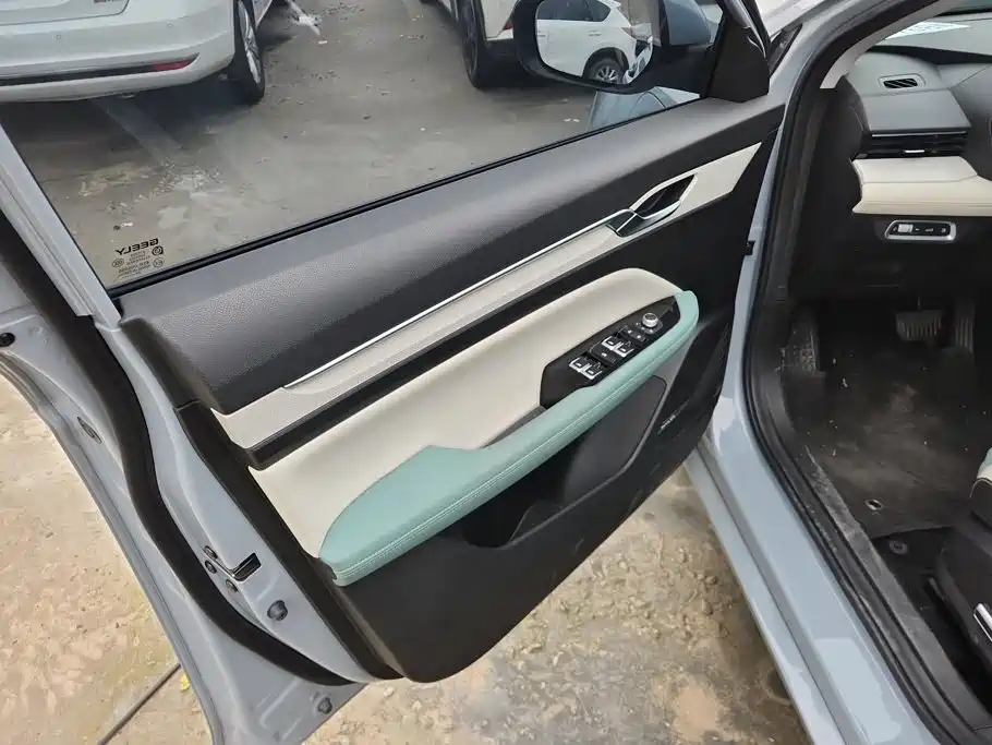 Geely L HiP — миниатюра 7