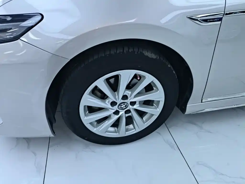 Toyota Camry — миниатюра 23
