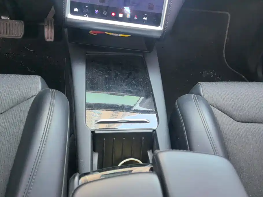 Tesla Model X — миниатюра 16