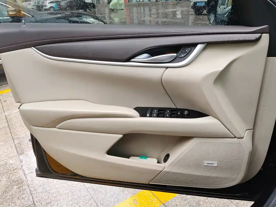 Cadillac XTS — миниатюра 7