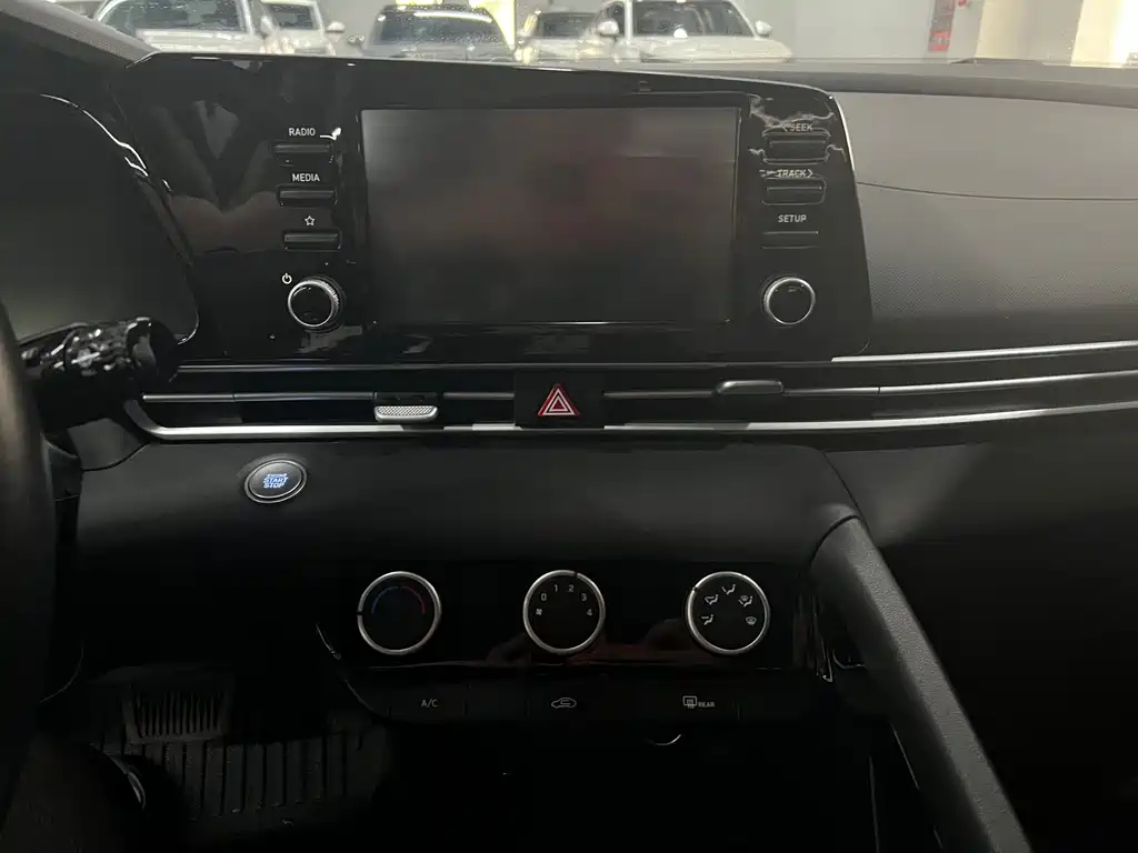 Hyundai Elantra — миниатюра 10