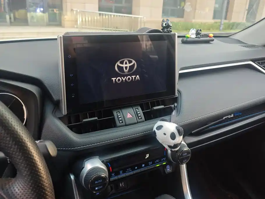Toyota RAV4 — миниатюра 13