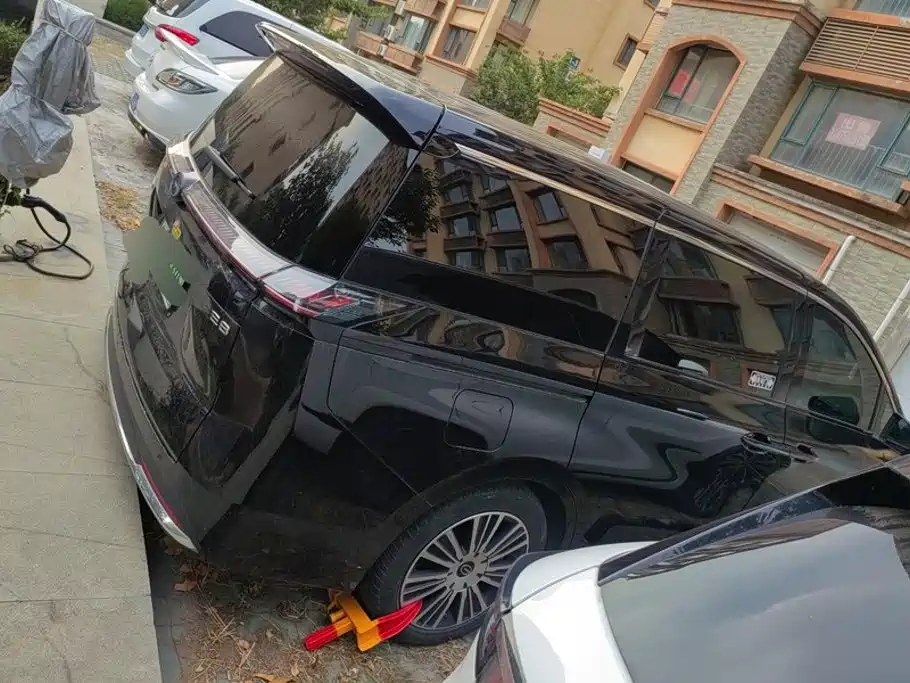 GAC Motor Trumpchi E8 PHEV — миниатюра 3