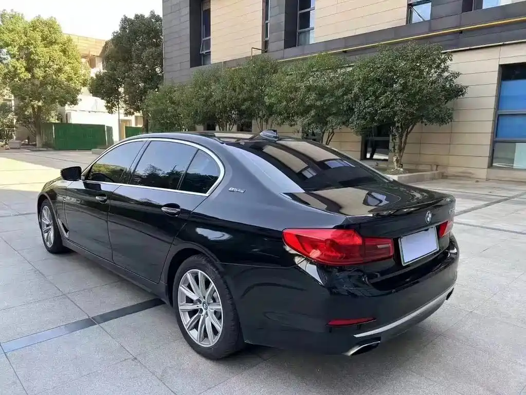 BMW 5 Series New Energy — миниатюра 9