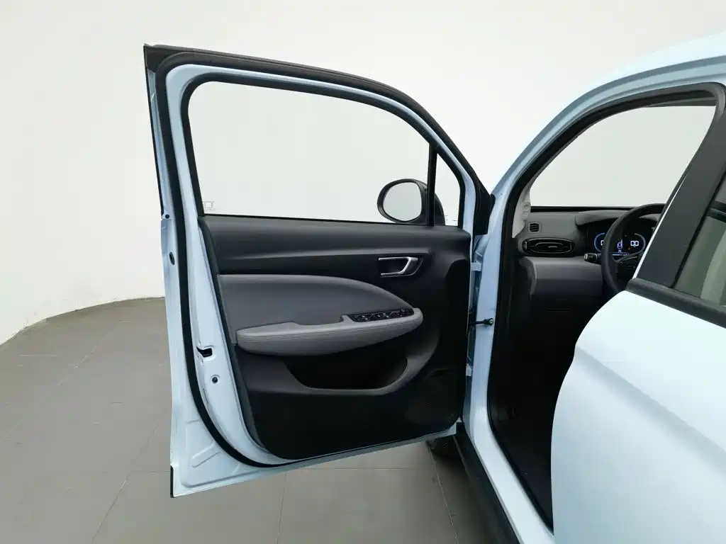 Leapmotor Leapmotor T03 — миниатюра 8