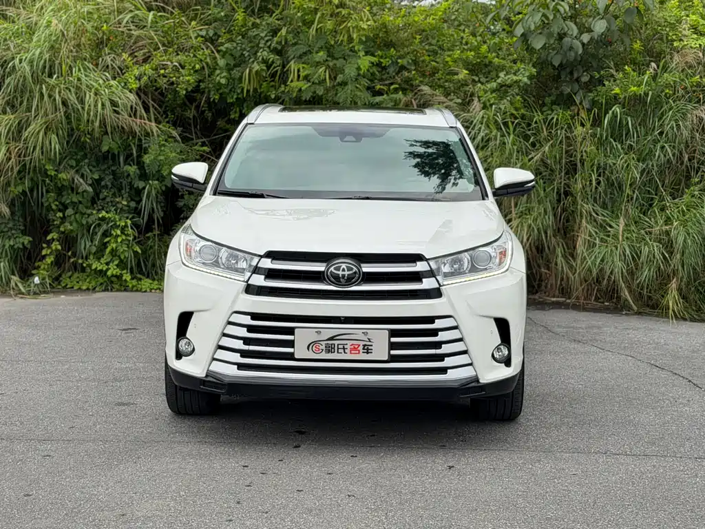 Toyota Highlander 2018 2.0T Luxury 7 мест V